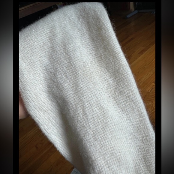 The Group by Babaton Luxe Cashmere Cardigan Cream Size Small Quiet luxury cozy - Picture 7 of 7